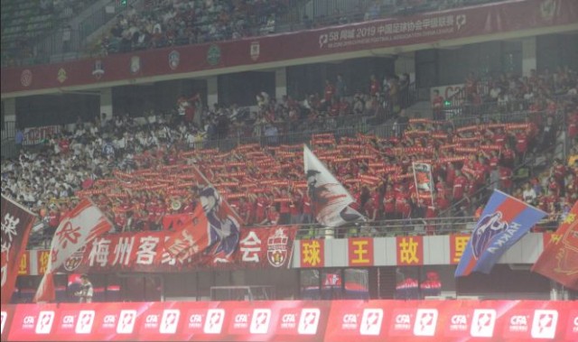  图卢兹主场十人应战，顽强逼平领头羊巴黎  