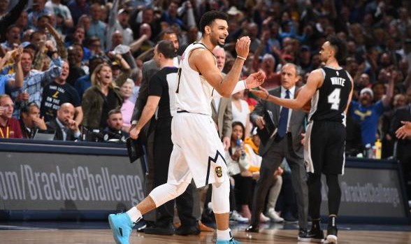  穆雷末节21分马刺逆转火箭  