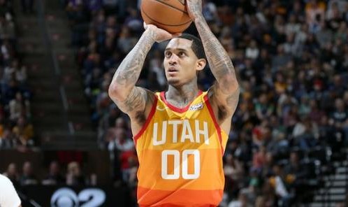  瓦兰丘纳斯30+15鹈鹕胜奇才  