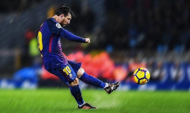  托纳利任意球破门助米兰扳平  