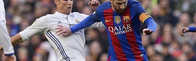  尼斯任意球大师当选月度最佳  