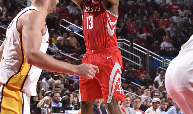  班凯罗两双魔术客场爆冷战胜湖人队